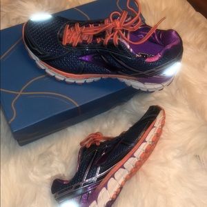 Brand new Brooks Adrenaline GTS running shoe